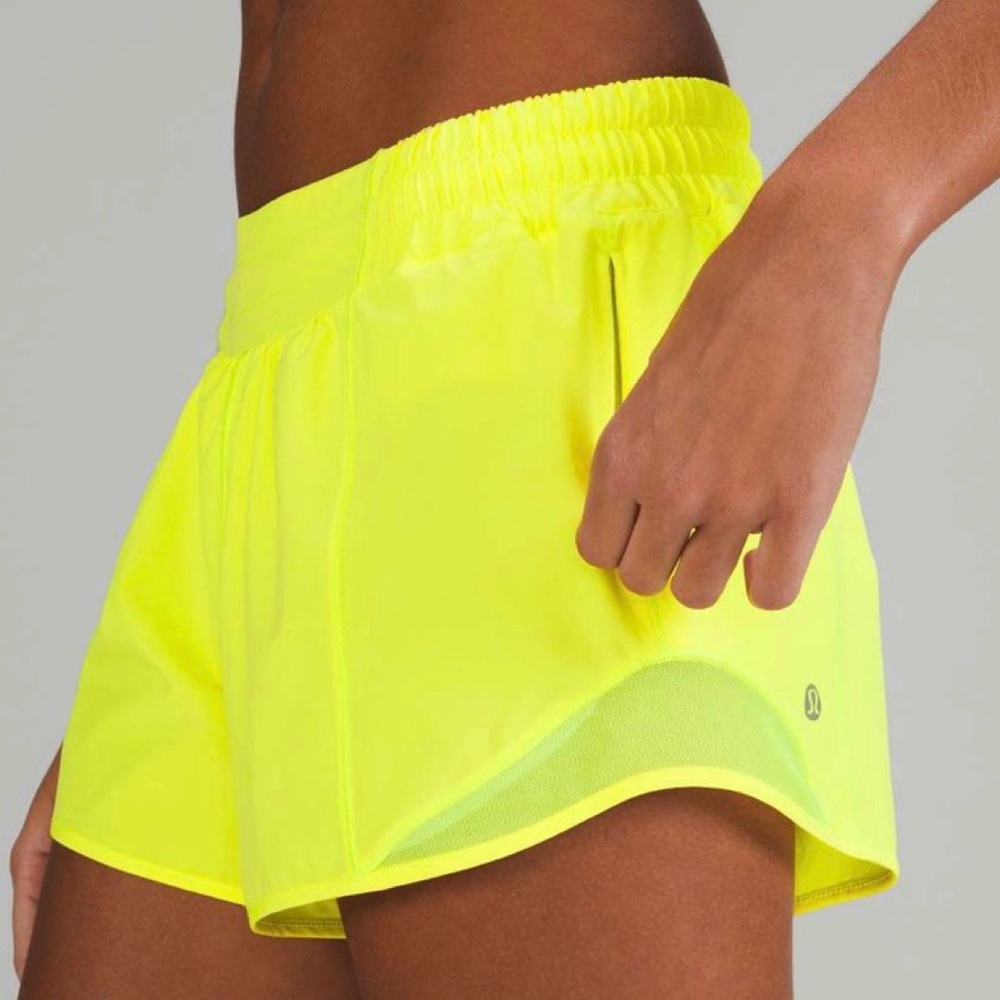 Lululemon Hotty Hot Low-Rise Lined Short 4" in Electric Lemon Size 2